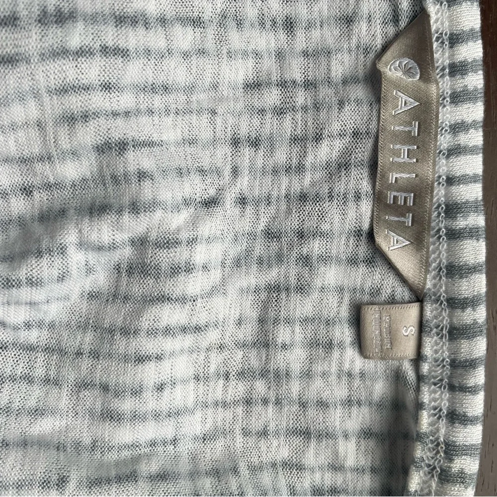 Athleta woman’s top in SZ S in gently used condition - Picture 2 of 4